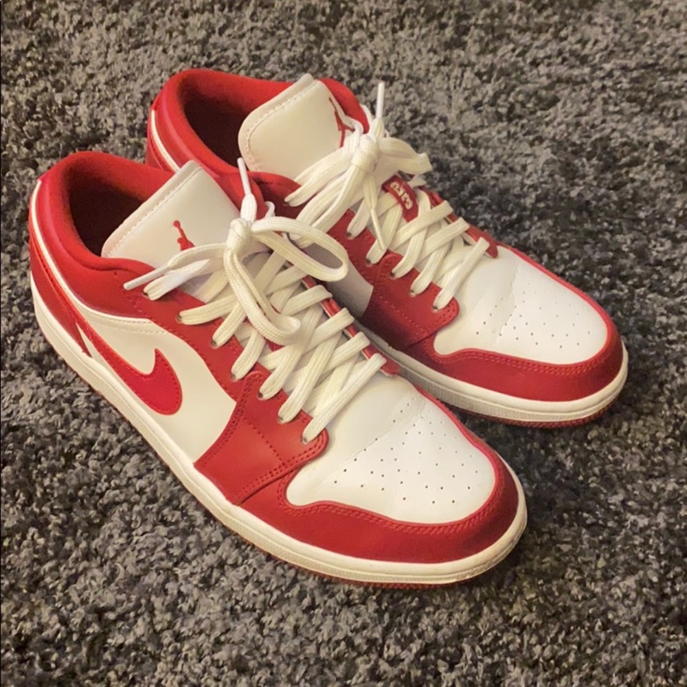 Jordan 1 low gym red